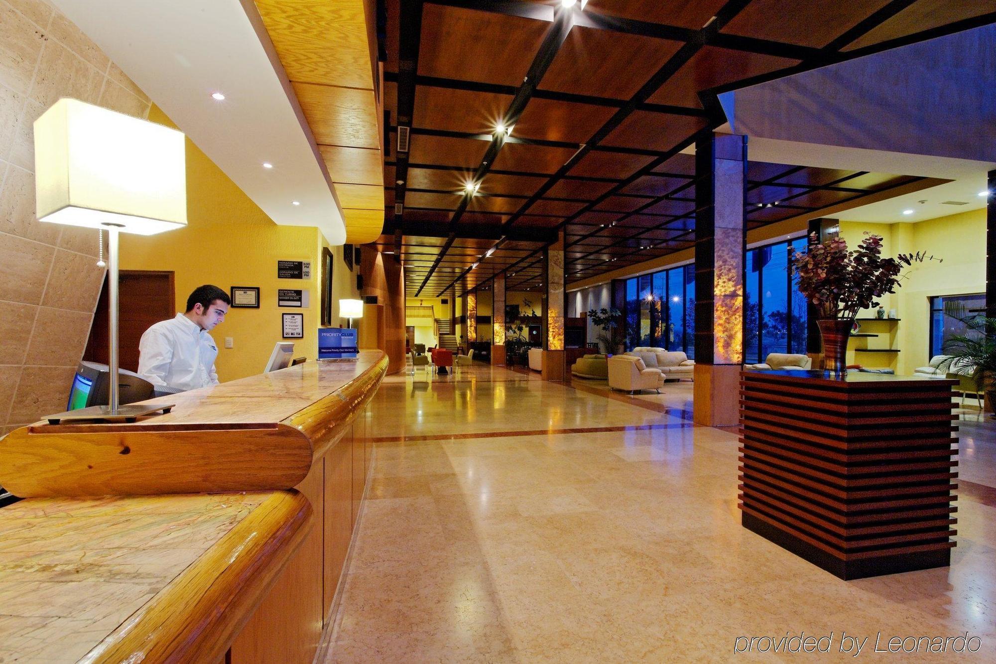 Holiday Inn Express Nuevo Laredo By Ihg Beltér fotó